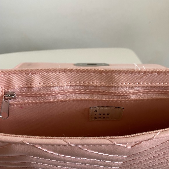 A New Day Crossbody Purse - Picture 7 of 11